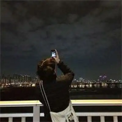 男生头像成熟稳重背影最适合30岁以下男人的微信头像