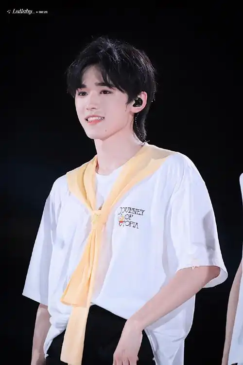 宋亚轩 二十撷彩行舟漫海##宋亚轩0304生日快乐