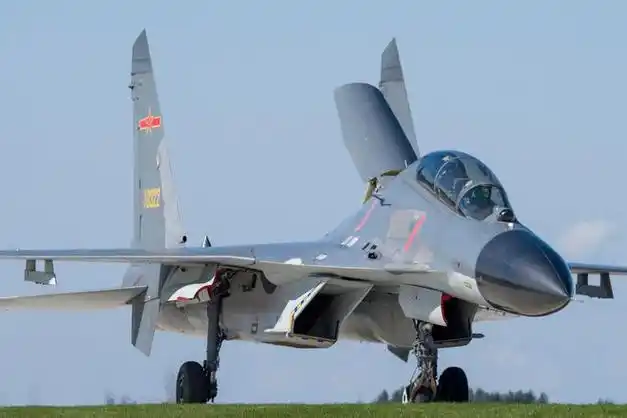 就开始对量产的战斗机进行改进,研发出我们自己的歼11b