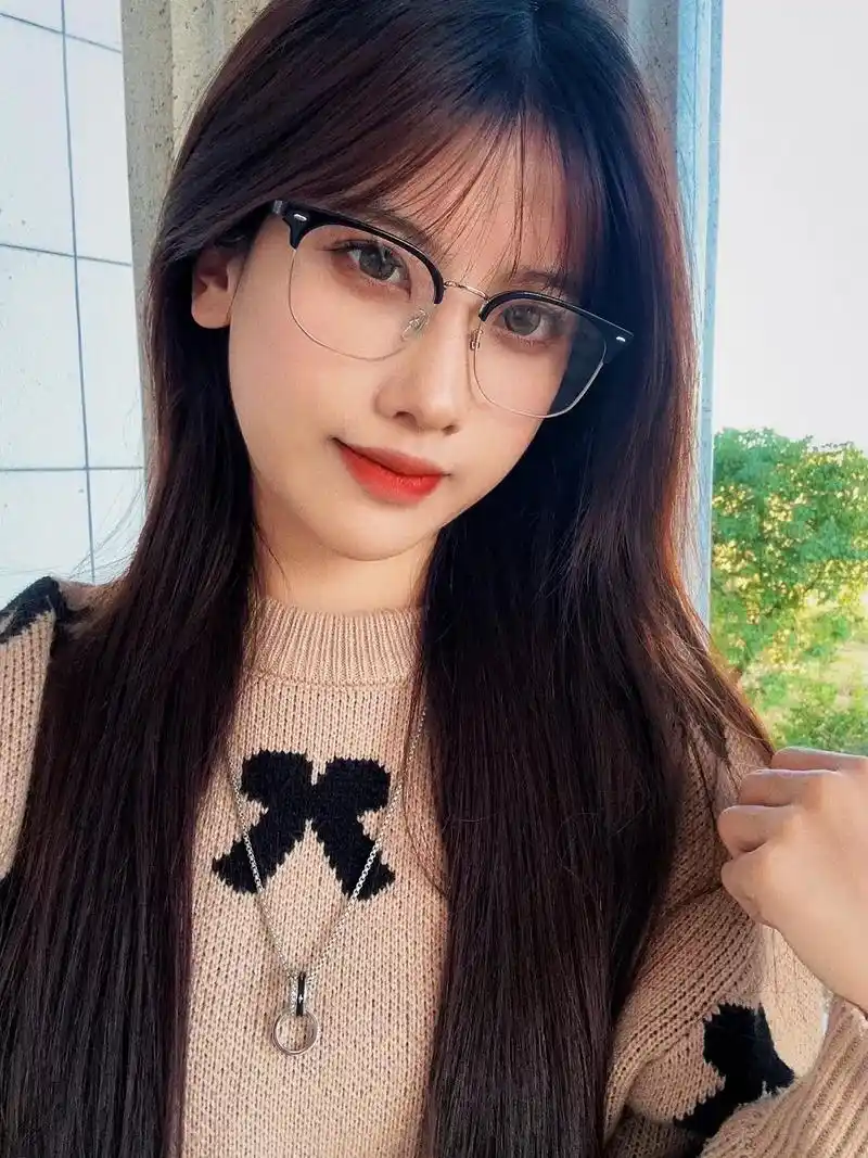 戴半框眼镜做气质女人9097.这