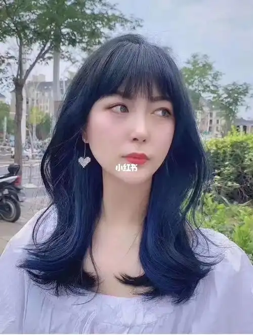 蓝色挂耳染_发型_短发_刘海_发色_烫发_理发_教程_中长发_染发_初恋头