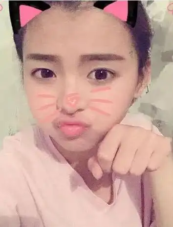 看了杨超越出道前旧照,网友:村花本花!