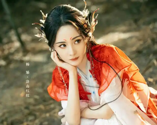 杨幂直面不足,透露拍摄《哈尔滨1944》期间,请表演老师现场指导_腾讯