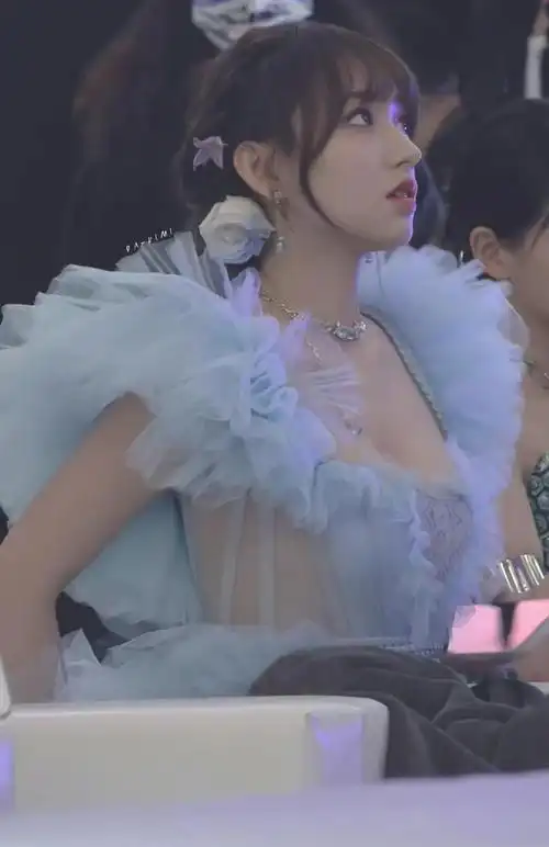 神造面孔魔鬼身材!程潇泳装魅惑似妲己,刘亦菲杨丽萍天选之女