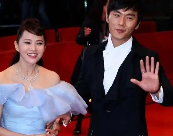 时辰已到事实证明娶了大自己十岁伊能静的秦昊结局早已注定