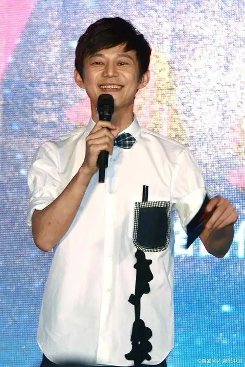 播放量突破60亿!49岁的何炅,再次证明了