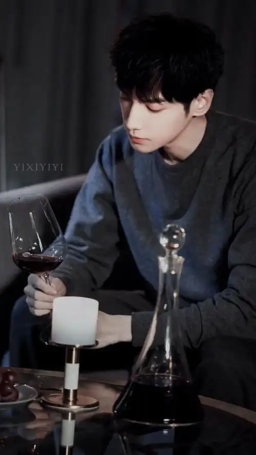 盘点罗云熙10年内角色:有人可以凭演技逆天改命,请你再火一点吧