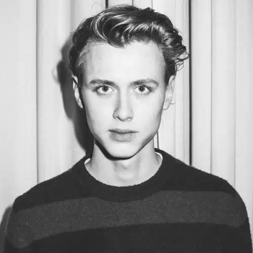 大背头精神小伙头像