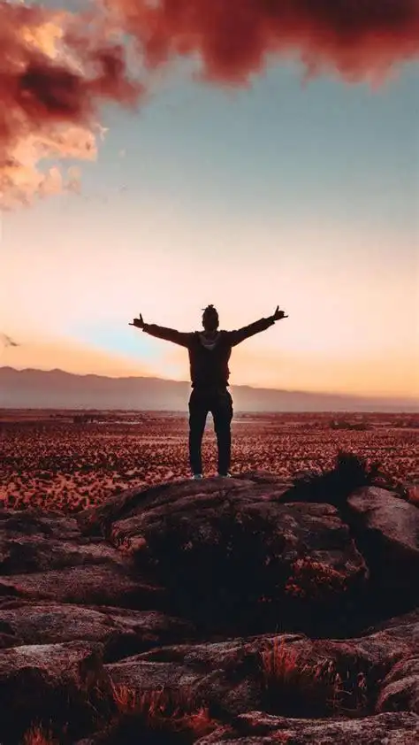 一个人背对大海的图片一个人背对大海的图片男2022已更新今日更新