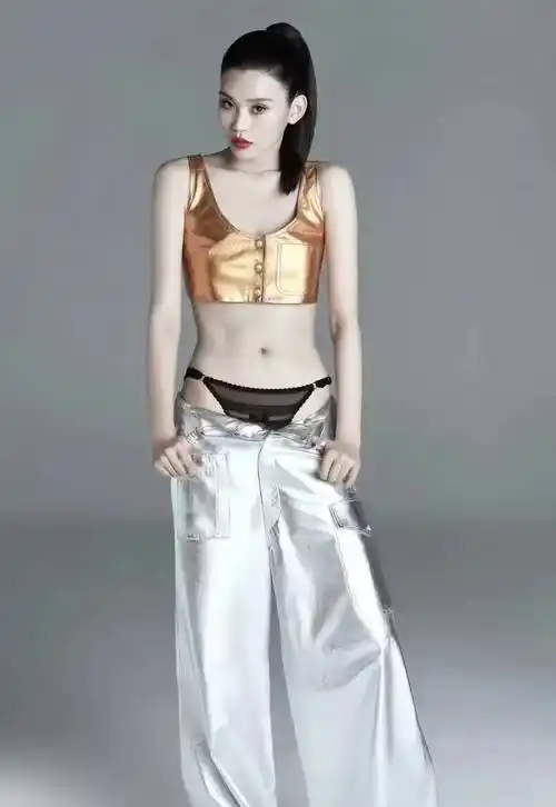 奚梦瑶男人装写真惊艳曝光魅力四溢征服眼球