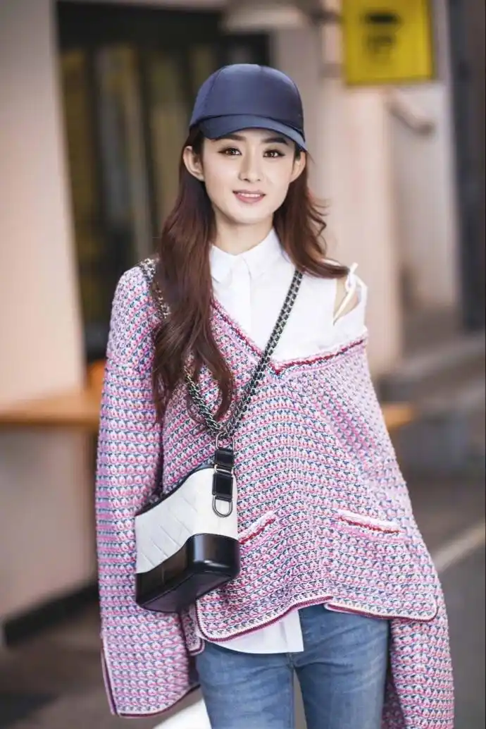 赵丽颖一组时尚街拍清新活泼又凸显少女气质治愈系笑容太可爱啦