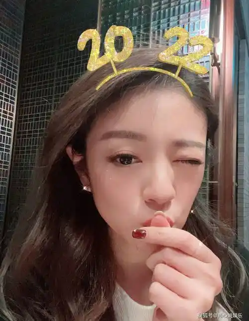 安以轩风波后首发文晒出六张素颜自拍美照疑似即将要复出拍戏