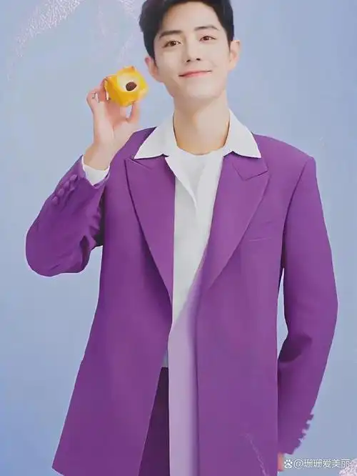 肖战直播冲上热搜!一身紫色西服太治愈,直播间点赞量让你想不到
