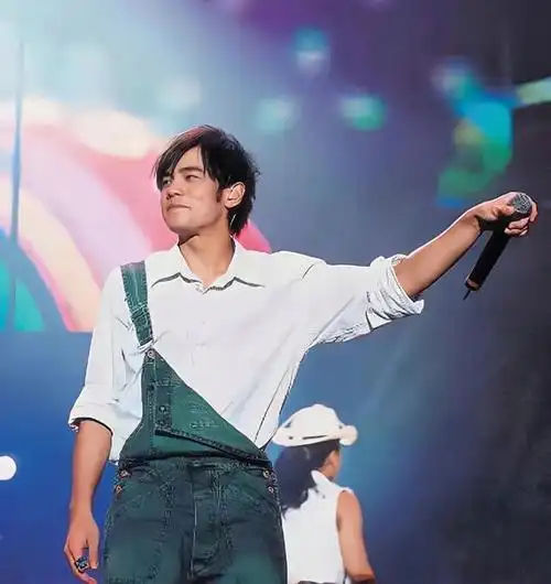 周杰伦无与伦比演唱会你觉得哪张照片最帅