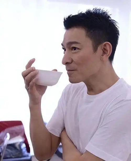 62岁刘德华自曝一日三餐网友感叹太过自律难怪看起来像30岁