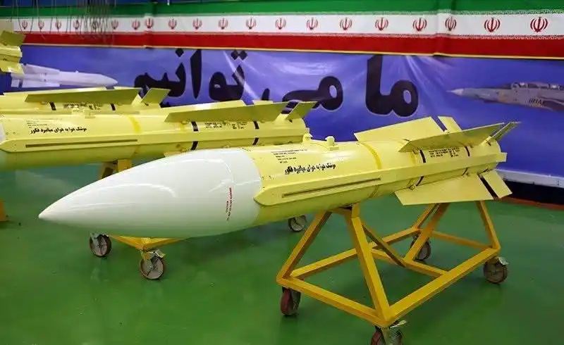 aim-54不死鸟导弹是世界上第一种主动弹,也是一种非常经典的远程空空