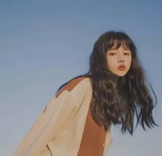 其实这种鼻子是一种常见的鼻部畸形,是鼻骨及鼻软骨发育不良的结果.