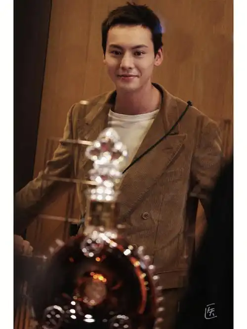 陈伟霆上海恒隆路易十三活动现场图