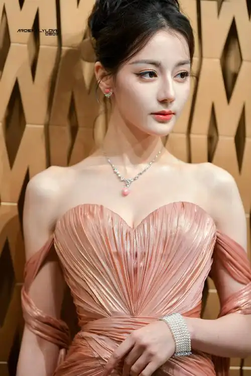 迪丽热巴##迪奥品牌大使迪丽热巴##沛纳海全球迪丽热巴迪丽热巴大头照