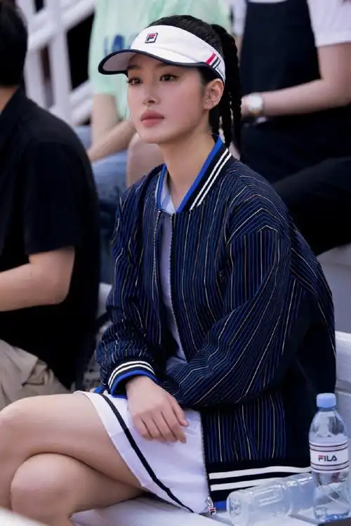 杨采钰打网球好飒