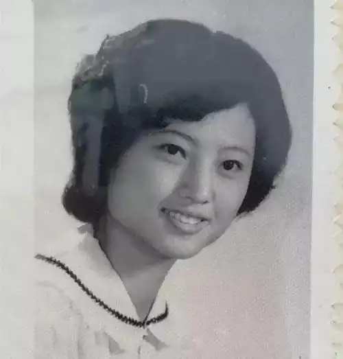 穿越20年 看看妈妈年轻时的模样_网易订阅