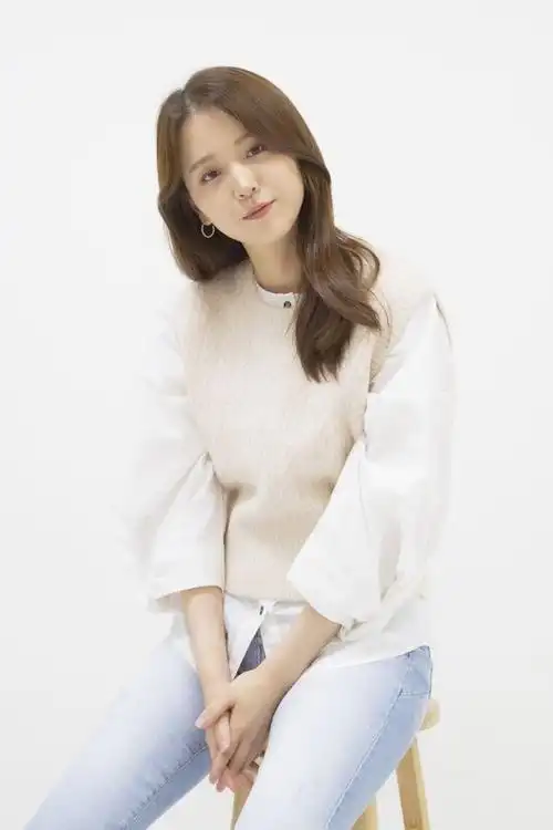 韩国女星金智恩二感新冠新剧搭档李准基目前停工隔离