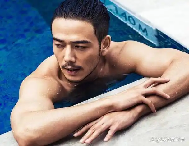 这10位男明星留胡子气质大变,有人变丑了,有人恍如"整容"