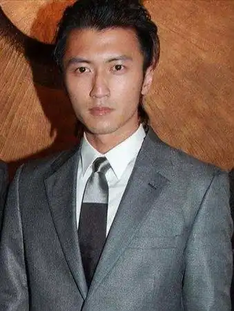 [热点话题]中国有没有哪个男星,能驾驭小栗旬的背头发型?