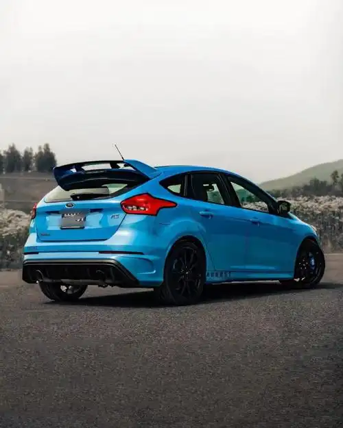 福克斯rs虽然摆脱不了前驱车的事实,但是经过了福特的