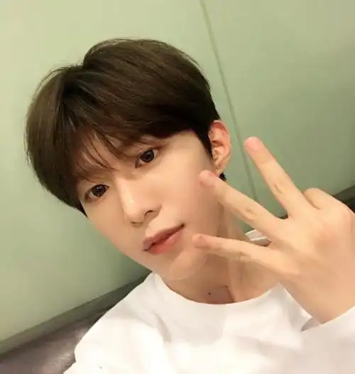 范丞丞的付费照可能是场误会,但是粉丝经济却是真的来了