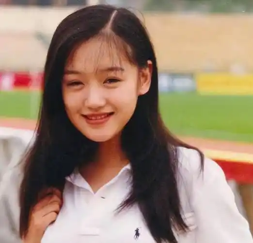 她是"粉红女郎"里的哈妹,也是胡歌广为人知的前女友,仍未婚育_薛佳凝