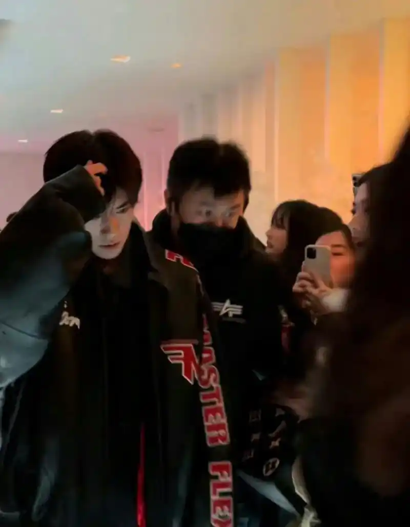 据说只有易烊千玺女朋友才能点赞哦#易烊千玺 #生图 #易烊千 - 抖音