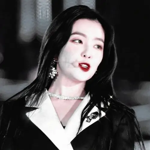 嫁给他,成为他名正言顺的妻子,然后永远死在你为自己编织的美梦里