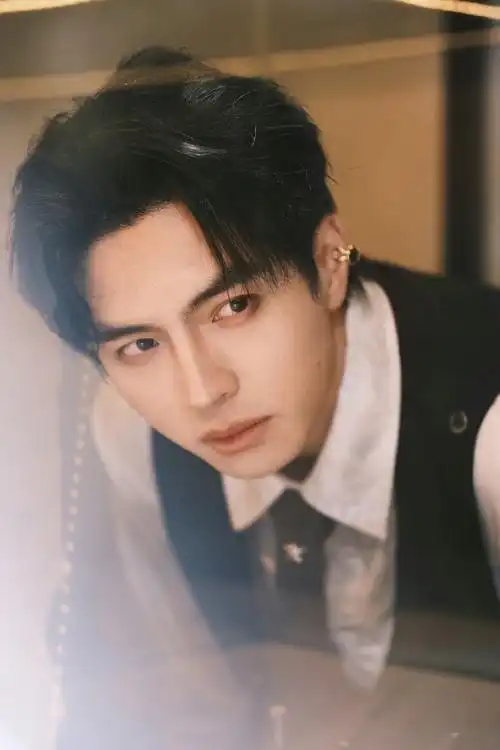 蒲熠星12年在网老用户#@蒲熠星今日晒出自己大学时期的照片,妥妥的男