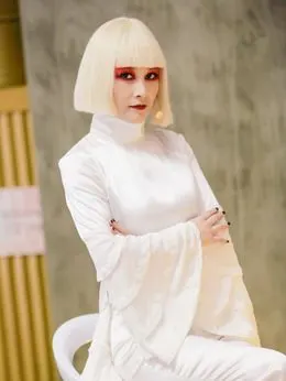 乔安娜(厉娜饰演)