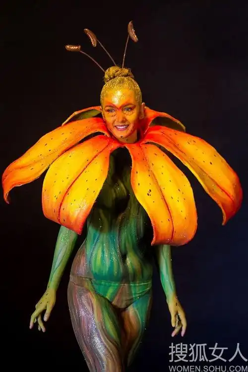 10月26日,南非开普敦年度人体彩绘盛会在当地举行,来自cityvarsity的