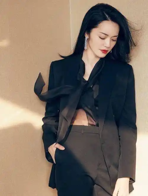 原创原创40岁姚晨放得开v领西装下啥都不需要御姐气场强大