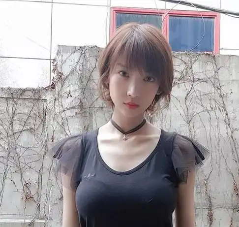 很喜欢短碎发发型,不知现在还流行吗?会不会老气?_短发_时尚_造型