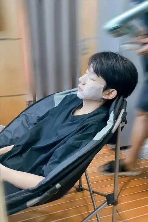 比美照给有杀伤力的是女友视角王源丨#王源飞波士顿开启新学期