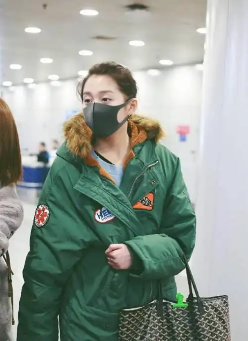 美女明星:处女座女生关晓彤机场私服街拍-小虾米