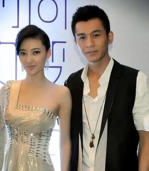 王丽坤相恋8年青春都给了乔振宇而他爆火后却转身与别人结婚