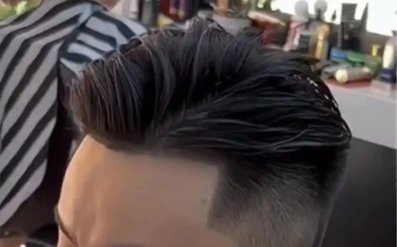 男士港风侧背纹理发型,帅气立体有型