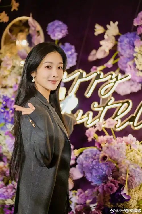 杨紫生日拍立得照##杨紫晒生日拍立得照