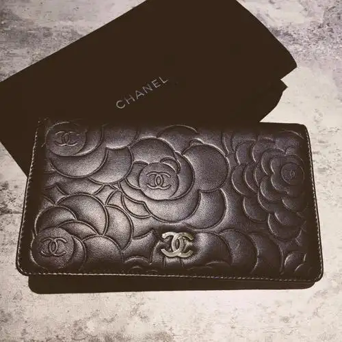 香奈儿山茶花对折钱包