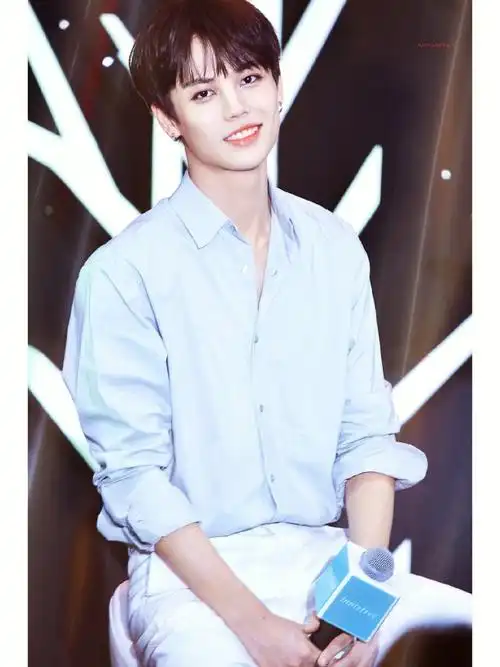 林彦俊甜甜的笑容壁纸2026