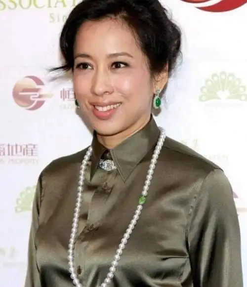 郭晶晶女儿曝光,一双"腰果眼"十分抢镜,爷爷欢喜豪气赠其10亿