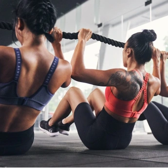 男神女神泡健身房必备的高端功能性运动品牌under armour