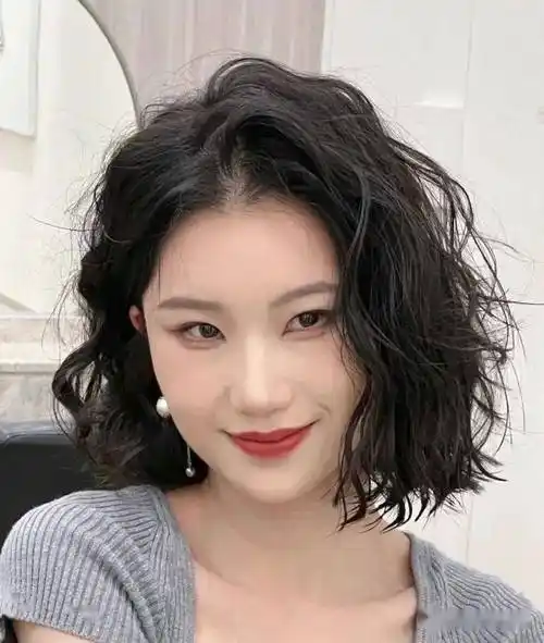 2022夏季短发烫的好年轻十八岁