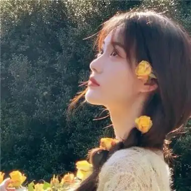 温柔惊艳又干净的长发女生头像最新 唯美耳朵带花的真人微信女头_女生