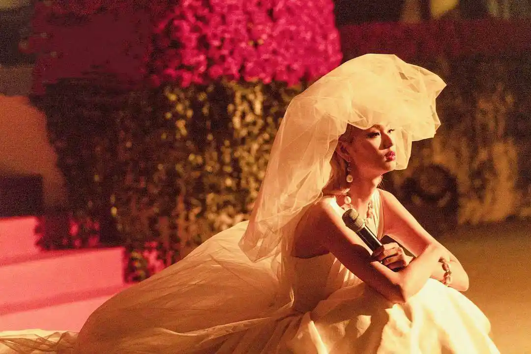 梅艳芳:婚纱里的秘密,头纱永远不能掀起,裙摆为何要做那么长?